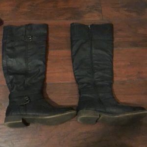 Boots size 8
